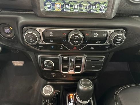 Used 2023 Jeep Wrangler Unlimited Sahara image 21