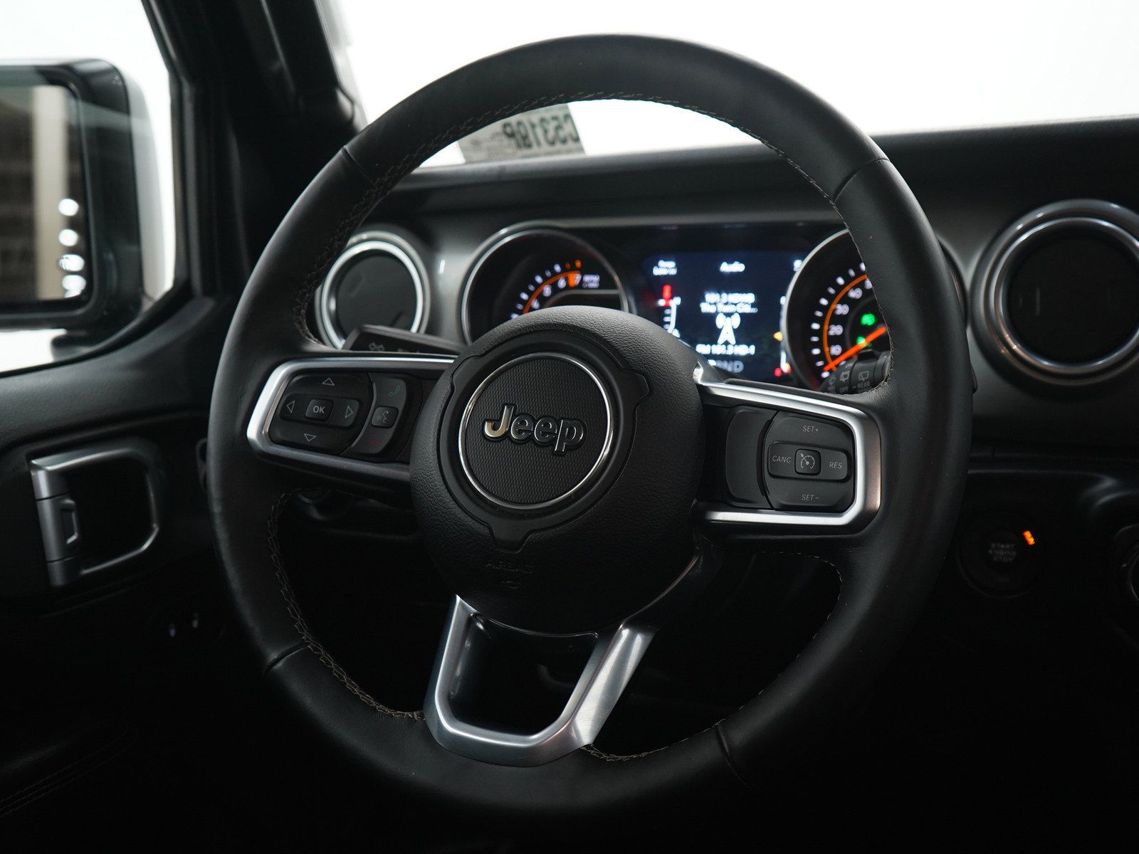 Used 2019 Jeep Wrangler Unlimited Sahara w/ Uconnect 4C Nav & Sound Group AWD/4WD image 15
