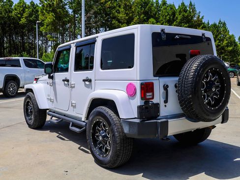 Used 2017 Jeep Wrangler Unlimited Sahara AWD/4WD image 4