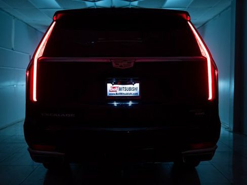 Used 2022 Cadillac Escalade Premium Luxury image 11