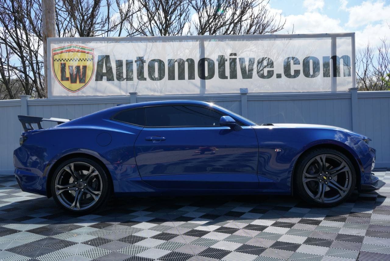 Used 2020 Chevrolet Camaro SS RWD image 4