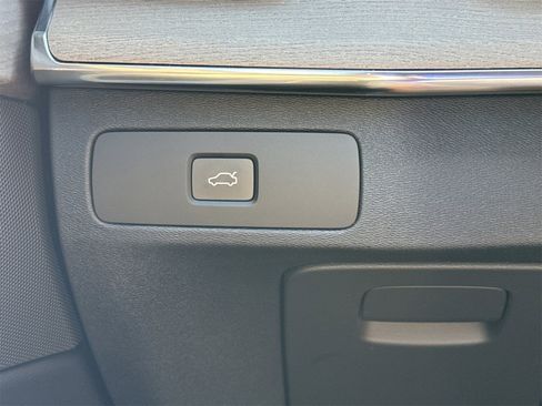 New 2026 Volvo XC90 B6 Plus w/ Protection Package Premier AWD/4WD image 22