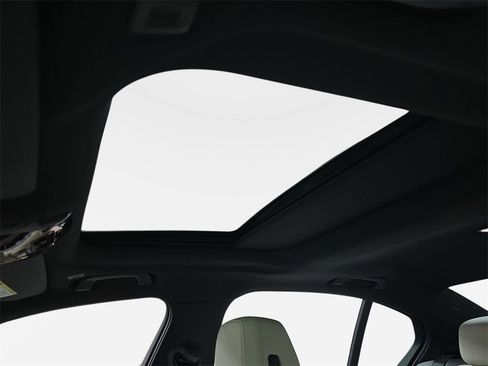 Used 2025 BMW 530i xDrive 530i xDrive w/ Premium Package image 33