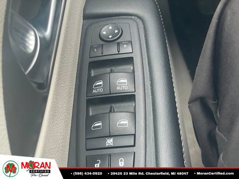 Used 2024 Chrysler Pacifica Touring-L FWD image 13