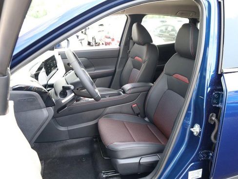 New 2025 Nissan Kicks SR image 10