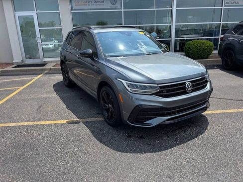 Used 2023 Volkswagen Tiguan SE R-Line AWD/4WD image 2