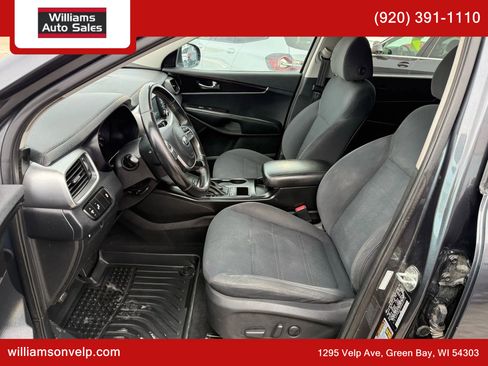 Used 2019 Kia Sorento S image 9