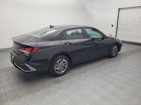 Used 2024 Hyundai Elantra SEL FWD image 10