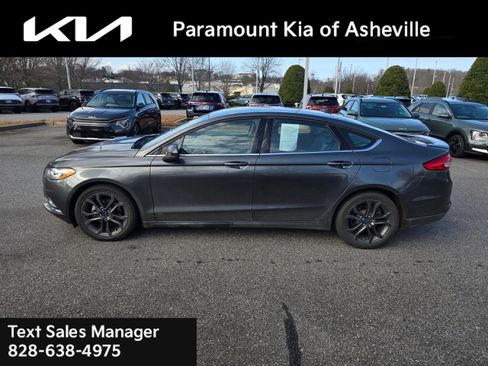 Used 2018 Ford Fusion SE w/ Equipment Group 201A image 2