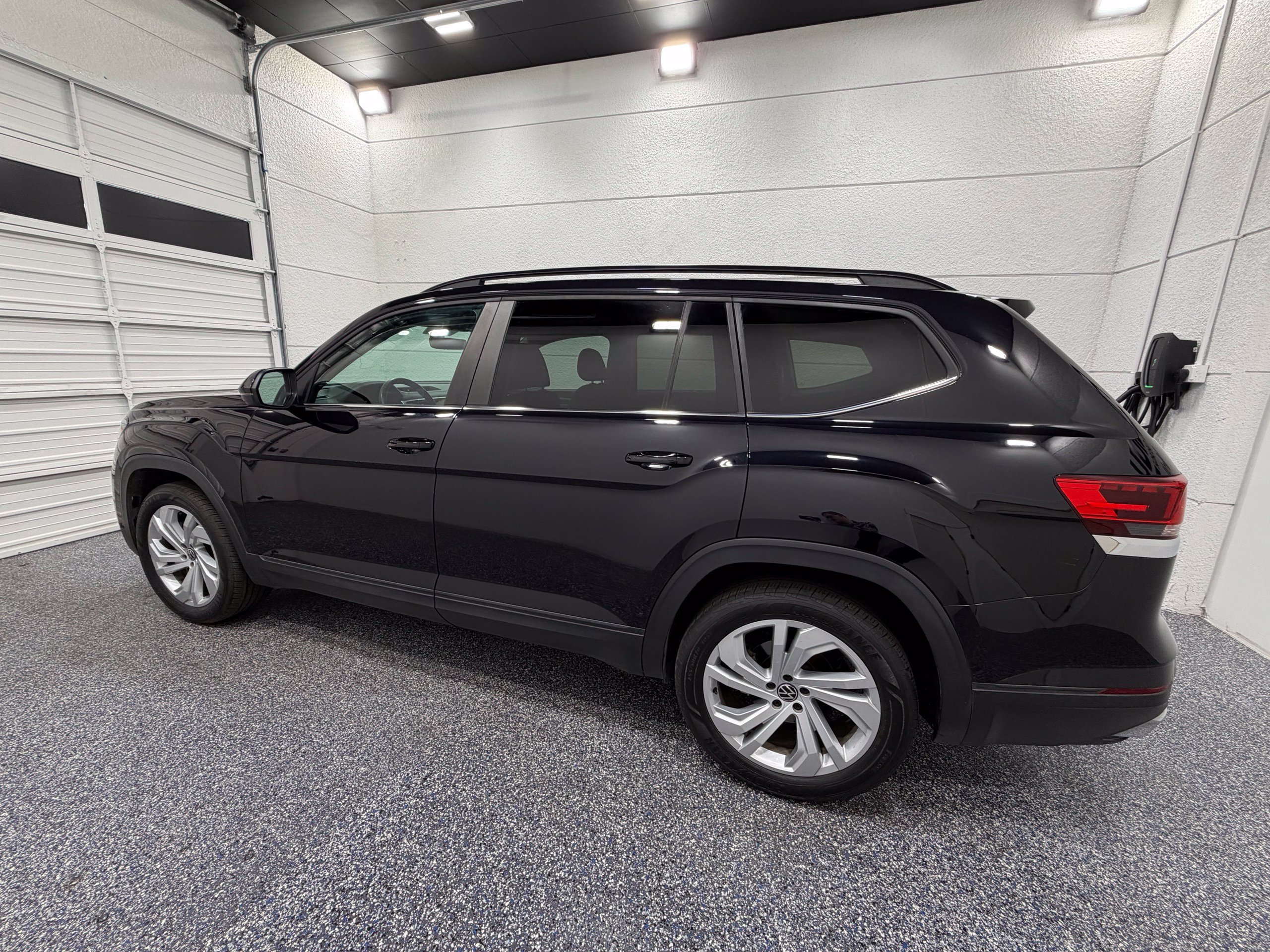 Used 2022 Volkswagen Atlas SE w/ Panoramic Sunroof Package AWD/4WD image 3