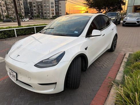 Used 2022 Tesla Model Y Performance AWD/4WD image 1