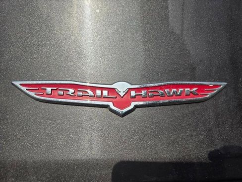 Used 2017 Jeep Cherokee Trailhawk image 20