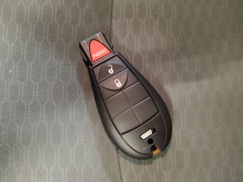 Used 2018 RAM 2500 Tradesman w/ Chrome Appearance Group image 32