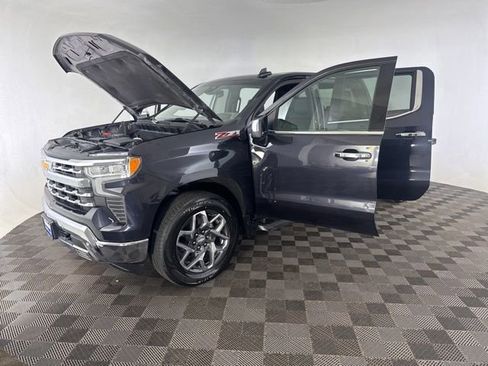 Used 2022 Chevrolet Silverado 1500 LTZ w/ Z71 Off-Road Package AWD/4WD image 12