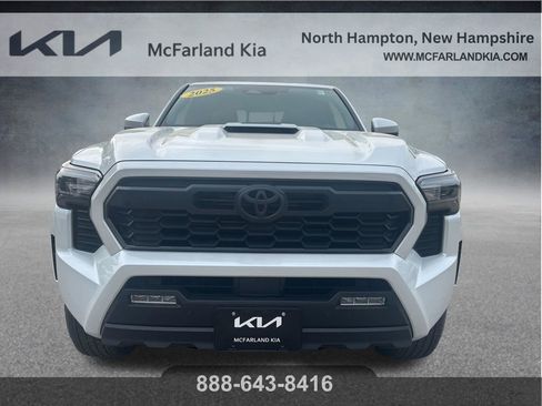 Used 2025 Toyota Tacoma TRD Sport w/ TRD Sport Upgrade Package AWD/4WD image 9