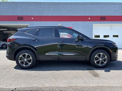 Used 2023 Chevrolet Blazer LT w/ Convenience Package AWD/4WD image 2