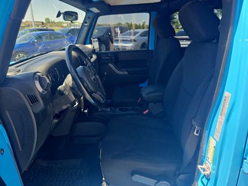 Used 2018 Jeep Wrangler Unlimited Sport w/ Connectivity Group AWD/4WD image 12