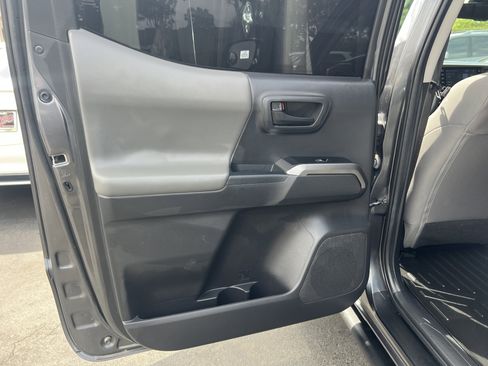 Used 2022 Toyota Tacoma SR5 RWD image 30