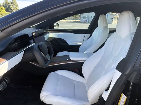 Used 2022 Tesla Model S image 25
