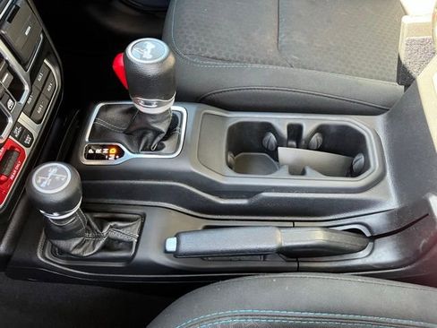 Used 2024 Jeep Wrangler Unlimited Rubicon 4xe w/ Technology Group AWD/4WD image 25