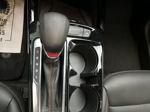 Used 2025 Chevrolet Trax RS w/ Sunroof Package FWD image 36