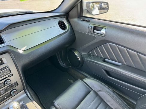 Used 2013 Ford Mustang Premium image 16
