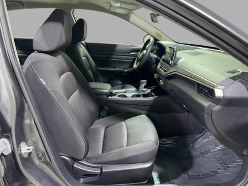 Used 2024 Nissan Altima 2.5 SV image 10