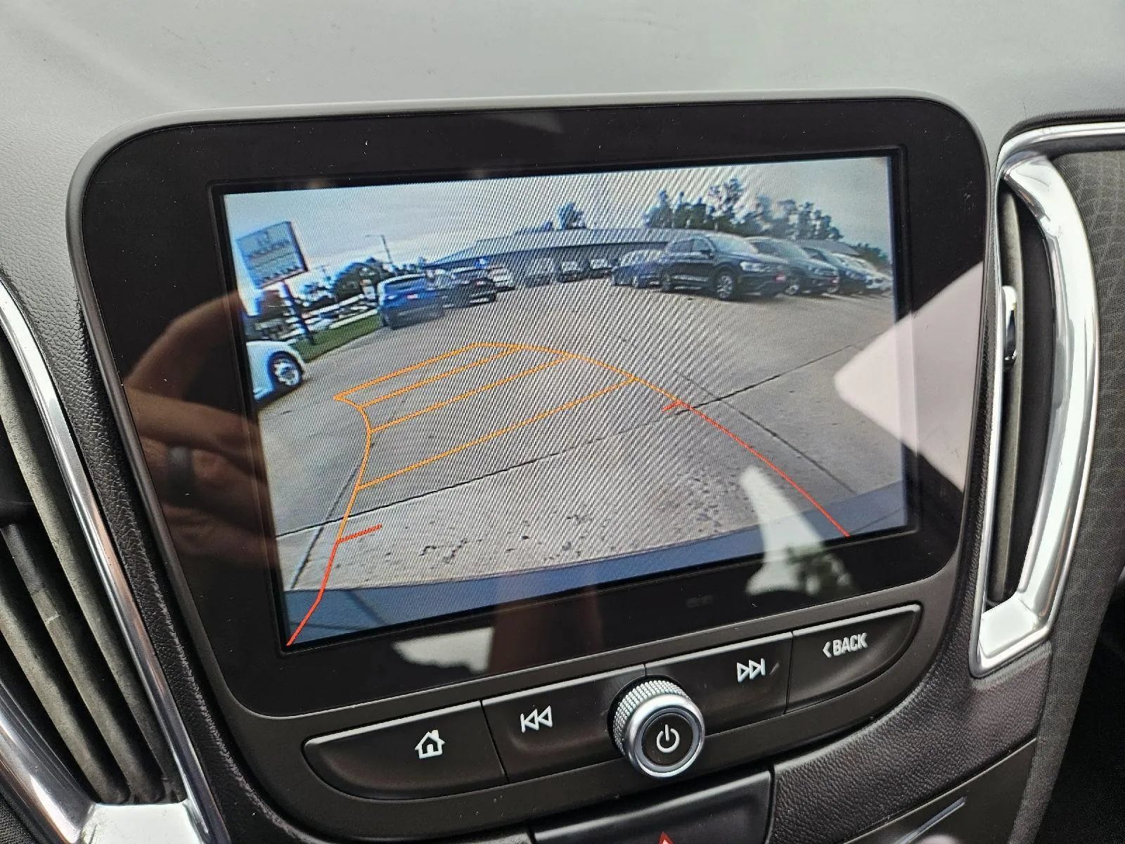 Used 2017 Chevrolet Malibu LT FWD image 20