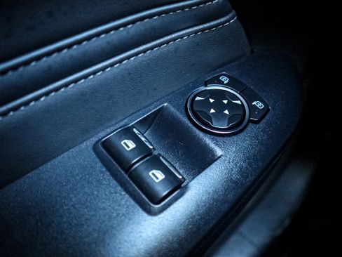 Used 2025 Ford Mustang Premium image 15