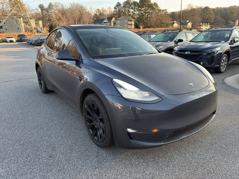 Used 2023 Tesla Model Y Long Range image 3