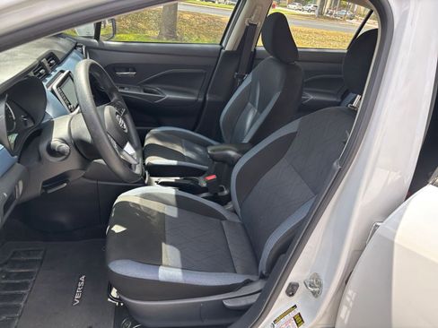 Used 2025 Nissan Versa SV image 33