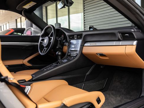 Used 2019 Porsche 911 Speedster RWD image 58