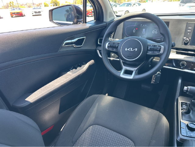 Used 2025 Kia Sportage LX FWD image 13