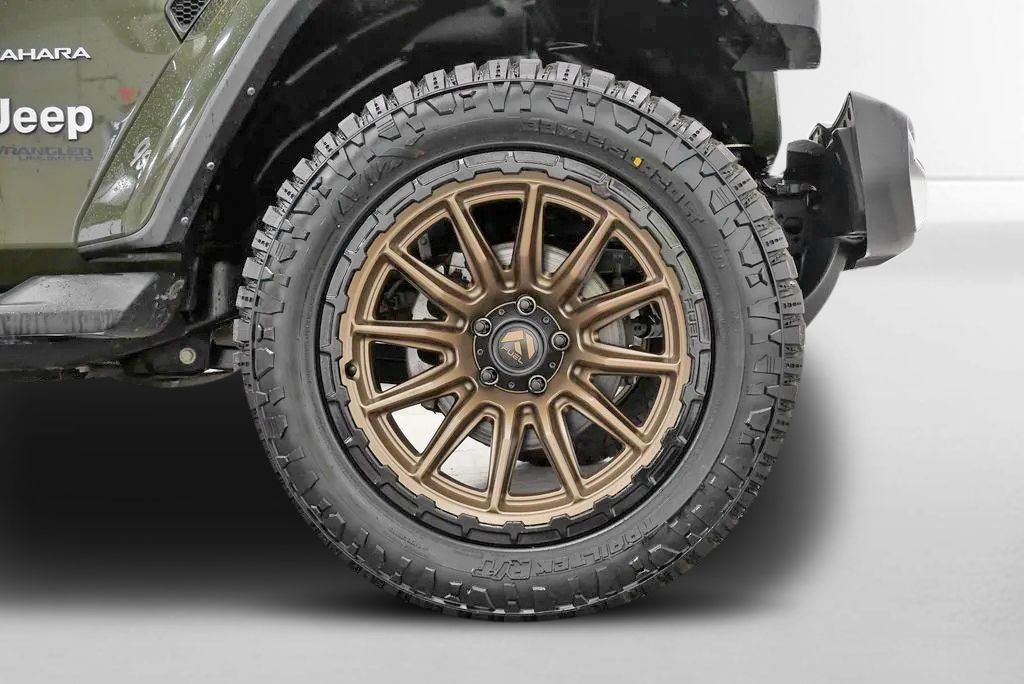 Used 2022 Jeep Wrangler Unlimited Sahara AWD/4WD image 35