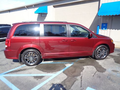Used 2019 Dodge Grand Caravan SE image 7