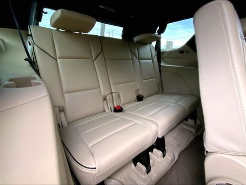 Used 2021 Cadillac Escalade Premium Luxury AWD/4WD image 28