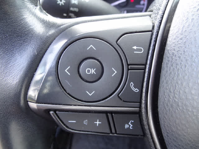 Used 2023 Toyota Camry SE w/ Cold Weather Package FWD image 18