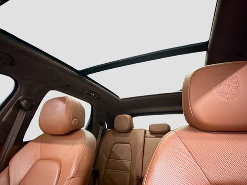 Certified 2023 Porsche Cayenne Turbo AWD/4WD image 23