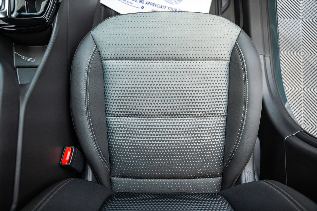New 2026 Chevrolet Trax LT w/ Sunroof Package FWD image 32