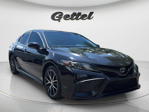 Used 2024 Toyota Camry SE w/ Convenience Package FWD image 3