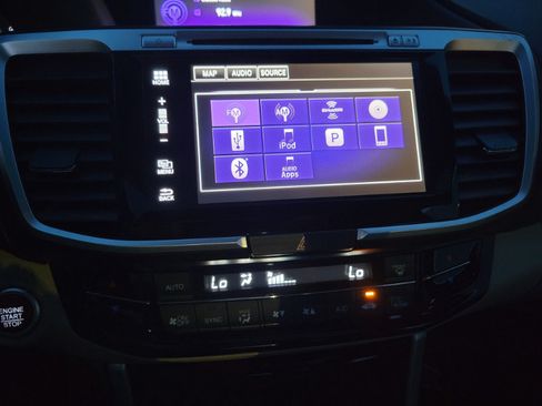 Used 2017 Honda Accord EX-L image 33