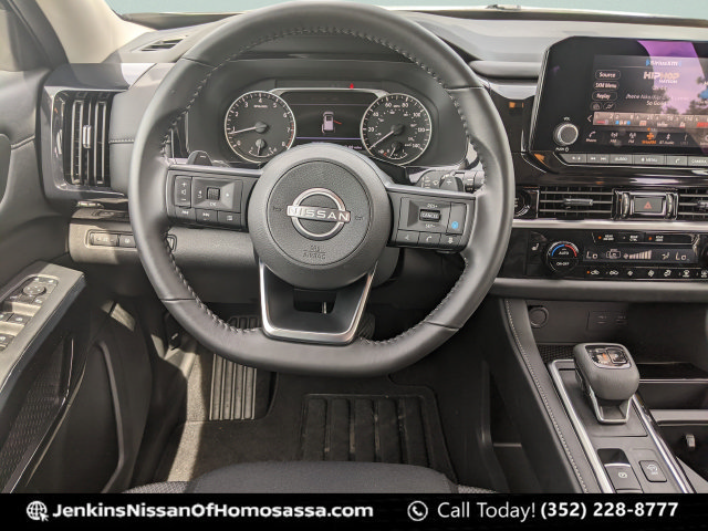 Used 2025 Nissan Pathfinder SV w/ SV Premium Package FWD image 27
