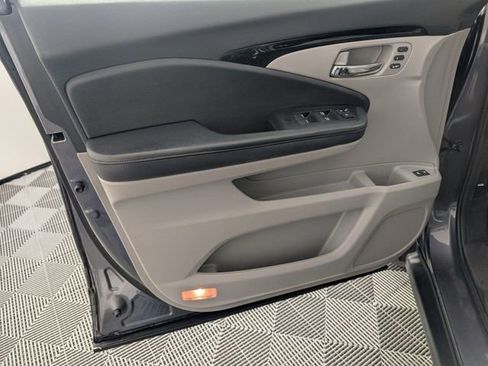Used 2019 Honda Pilot Touring image 10
