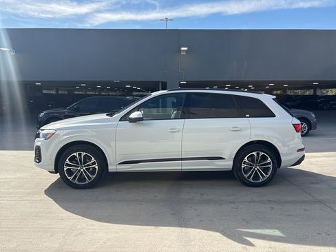 Certified 2025 Audi Q7 2.0T Premium w/ Convenience Plus Package image 9