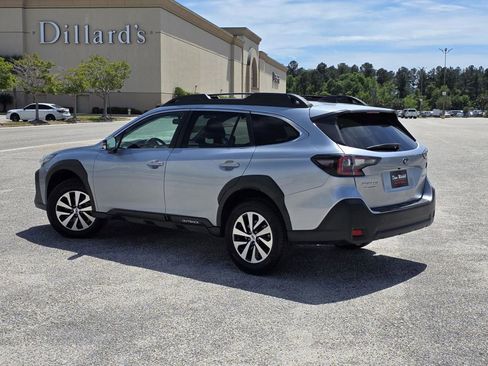 Used 2023 Subaru Outback Premium image 5