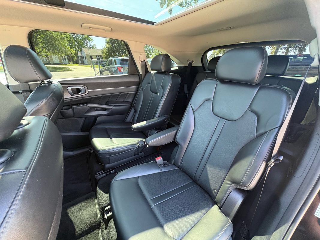 Used 2023 Kia Sorento SX AWD/4WD image 28