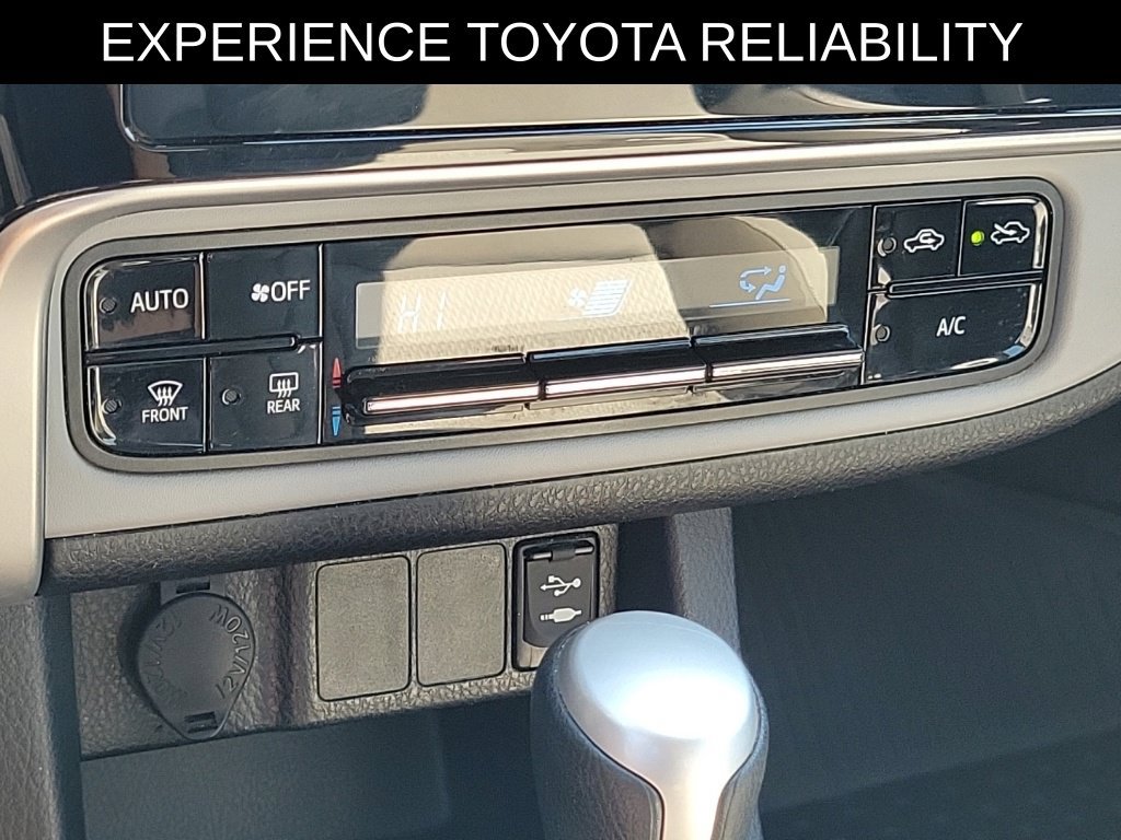 Used 2017 Toyota Corolla LE FWD image 26