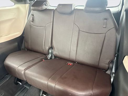 Used 2021 Toyota Sienna Platinum image 24