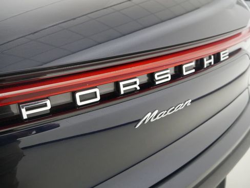 Certified 2023 Porsche Macan AWD/4WD image 11