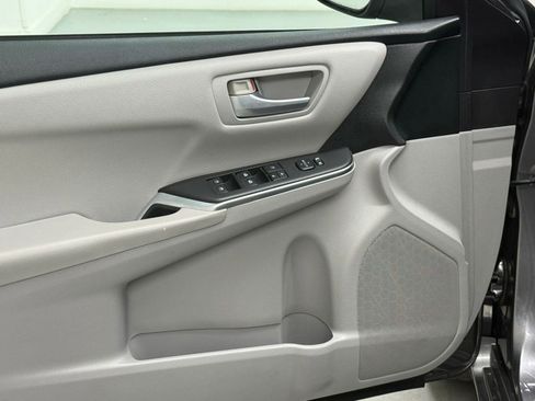 Used 2016 Toyota Camry SE image 26